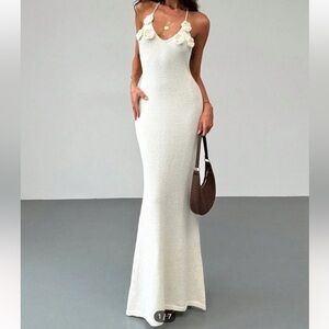 Elegant White Sleeveless Dress